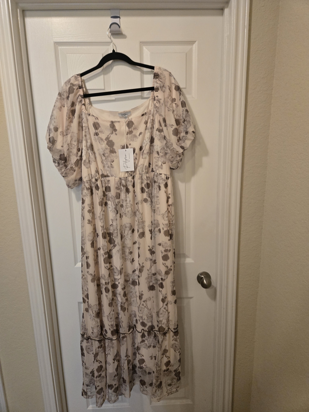 Polagram Beige Floral Puff-Sleeve Maxi Dress - Picture 2 of 15